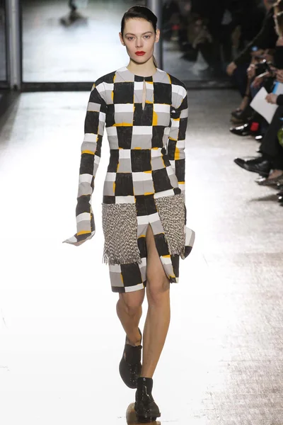 Look 28